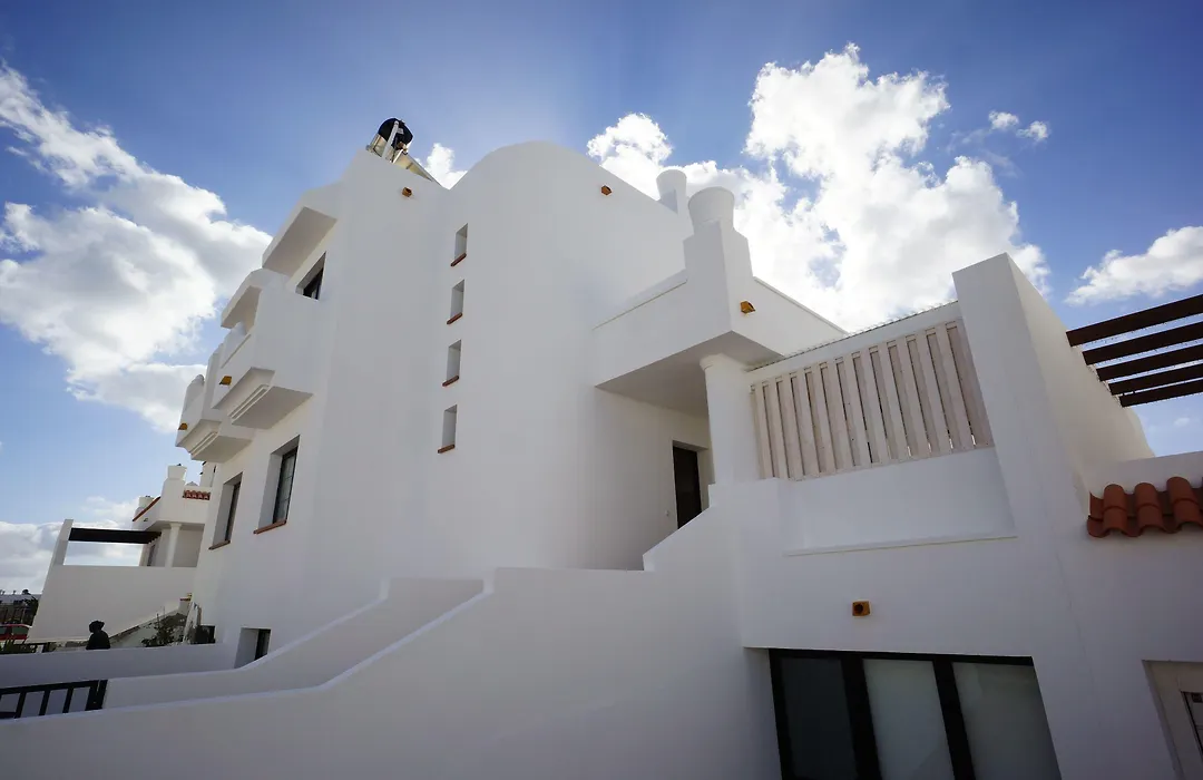 Surfers Retreat (Adults Only)-1